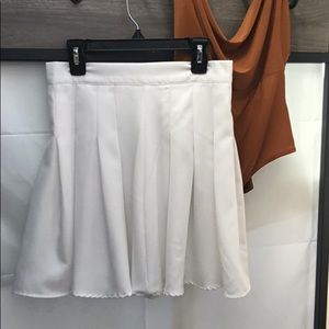 Women’s Classic Pleated Solid White Mini Skirt